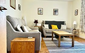 Central Spacious 2 Bed 2 Bath, Free Wifi & Parking, Park View